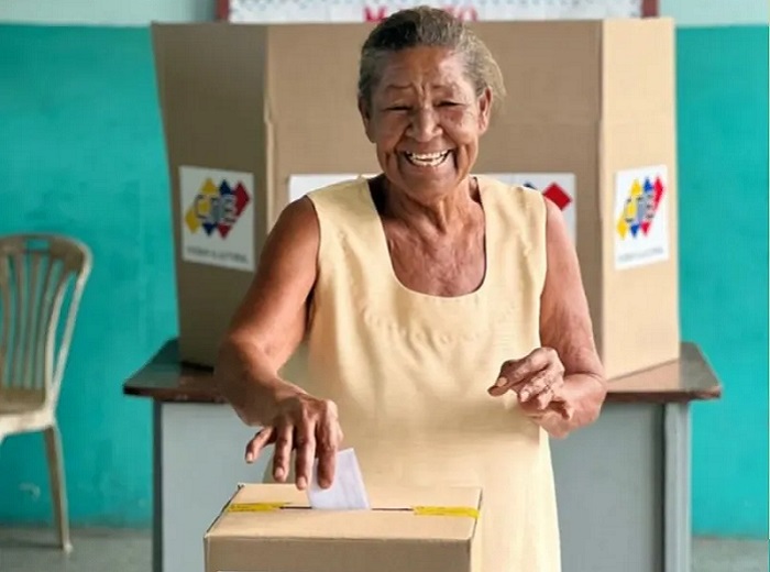 En este ejercicio democrático de base cada comuna decidió por los siete proyectos que considera prioritarios entre más de 36 mil propuestos.