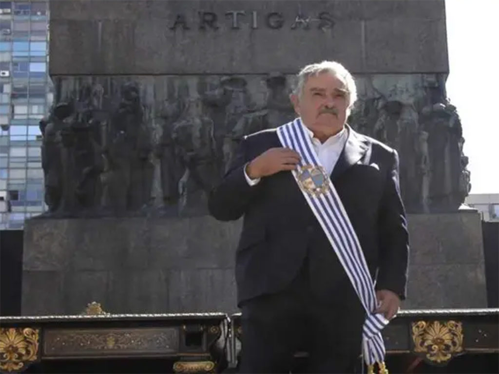 Mujica Presidente Plaza Artigas 1
