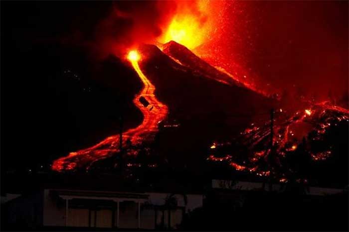 volcanic eruption on Dofan Mountain, northern Ethiopia