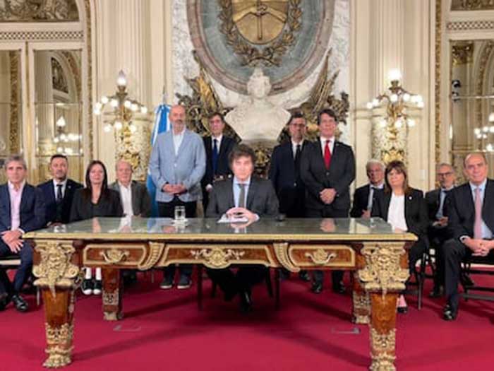 Milei remains the only head of state in Latin America who refuses to recognize Lula da Silva's victory or issue an official congratulation.