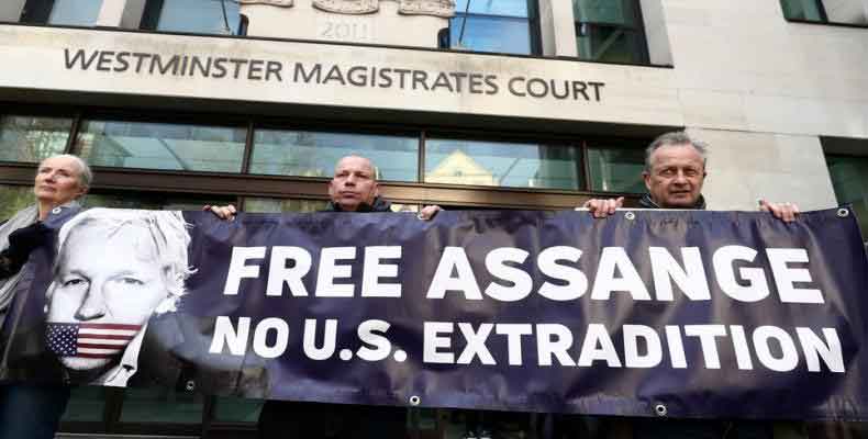 Edward Snowden fears for Assange life if he is extradited