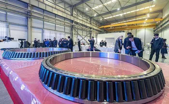 The world's first main bearing for 25 MW wind turbine units successfully rolls off the production line at Luoyang Bearing Science and Technology Co., Ltd.