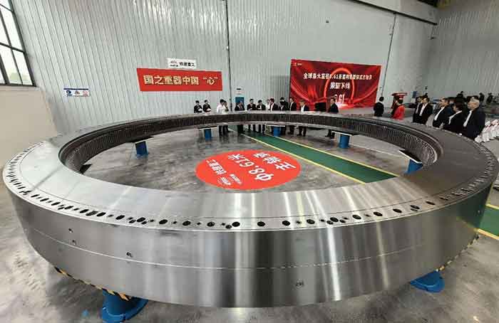 A main bearing with a diameter of 8.61 meters developed by China Railway Construction Heavy Industry Corporation Limited (CRCHI) for tunnel boring machines (TBMs) rolls off the production line in Changsha.