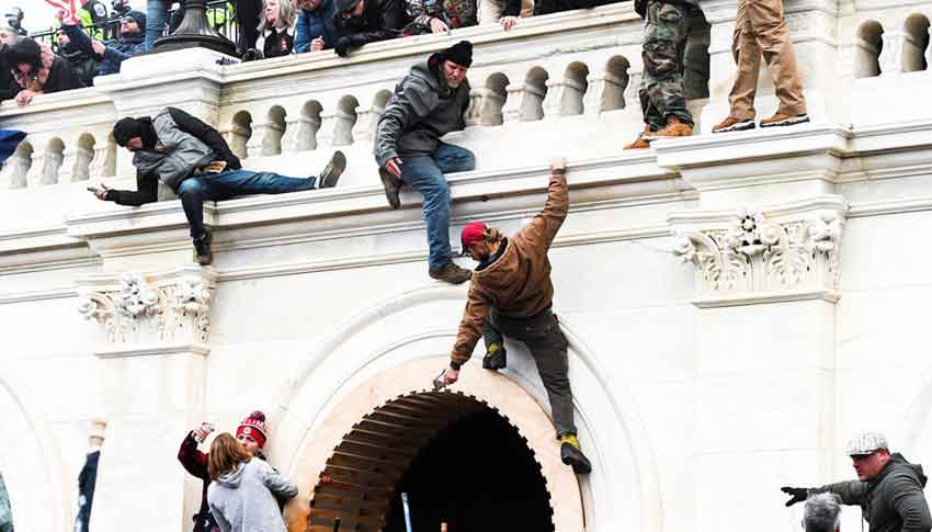 Trump supporters clash with police and security forces as they invade the inauguration platform of the U.S. Capitol. (Photo: AFP)