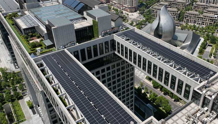 The rooftop of the headquarters building of China Construction Third Engineering Bureau Group Co., Ltd. is covered by photovoltaic panels.
