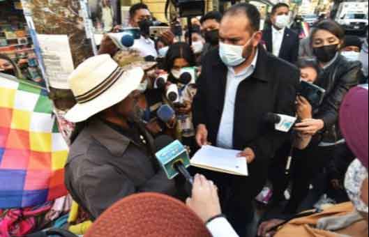 The deputy minister of Citizen Security, Roberto Ríos, met with the marchers in search of a solution to the problem of the victims of the violence.
