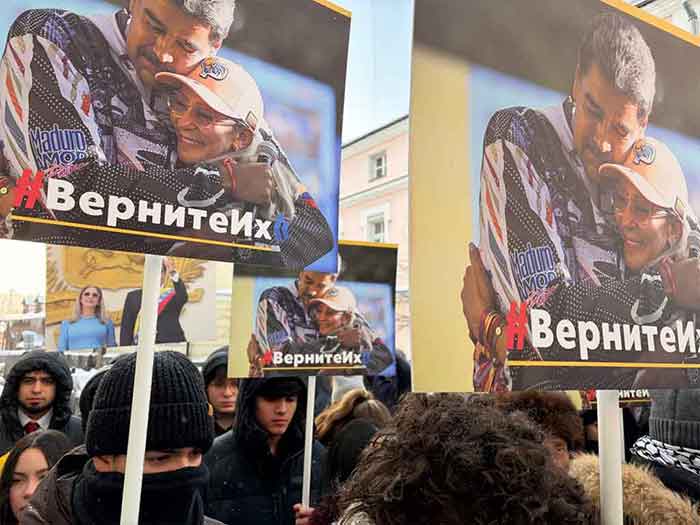Frente a la sede de la Embajada de la República Bolivariana de Venezuela en Moscú se dieron cita representantes de partidos políticos, agrupaciones solidarias y entidades gubernamentales.