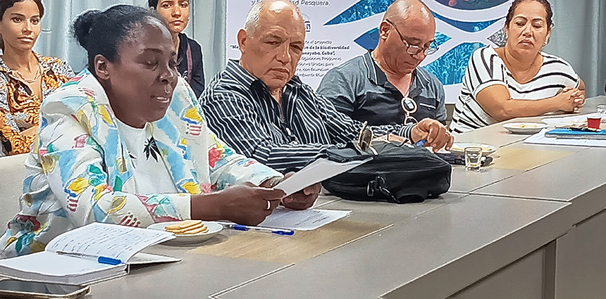 Elabrazo2 defensa de trabajos de diploma ULT Pescatun