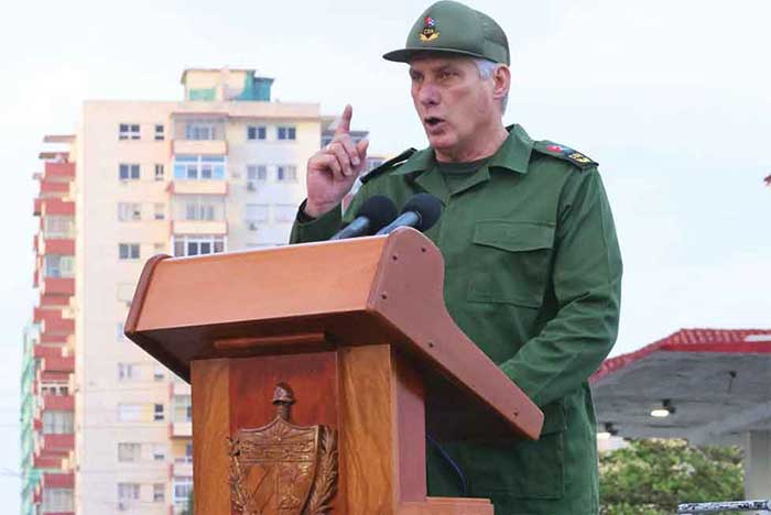 Coraje es la palabra con la que todos describen el enfrentamiento al ataque contra Venezuela; ellos defendieron la paz, la dignidad de Cuba y de nuestra América, dijo Díaz-Canel