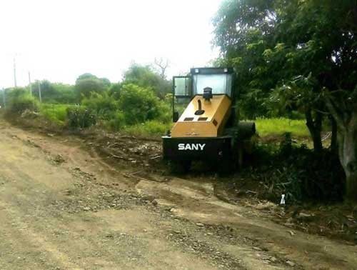 The clearing of the lateral areas of the road is one of the works