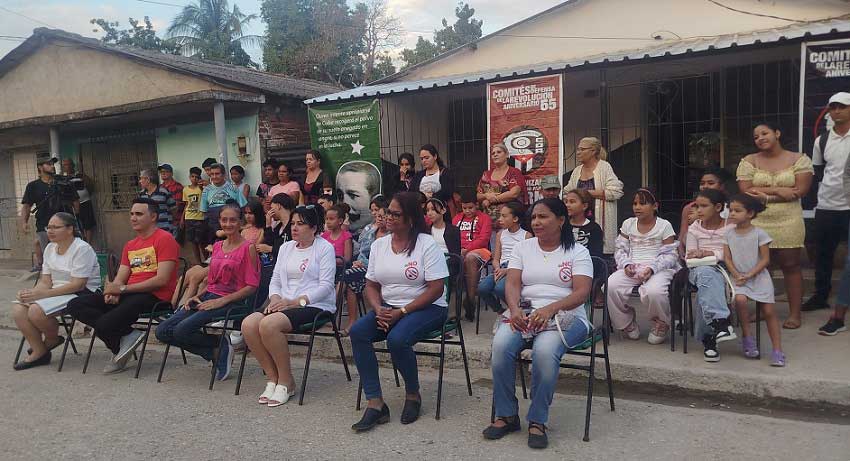 Taller comunitario en la batalla antidrogas, en la calle Josué País, del reparto Santo Domingo, Las Tunas.