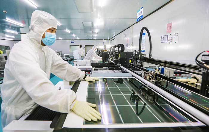 Workers at a display manufacturing company in Ma'anshan, east China's Anhui province, manufacture liquid-crystal (LCD) screens.