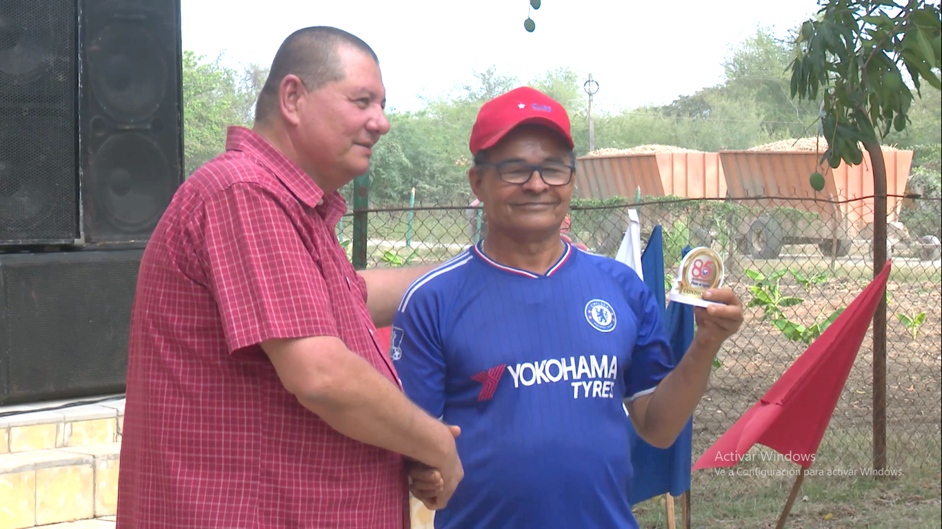 Integral mechanic Róger Leyva has been recognized as an example among sugar workers.